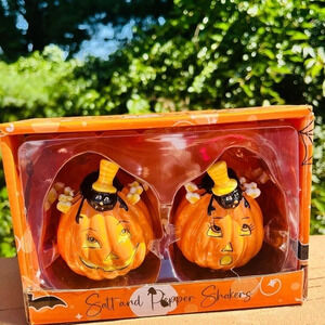 Little Village Pumpkin Salt & Pepper Shakers Halloween Decor NWT